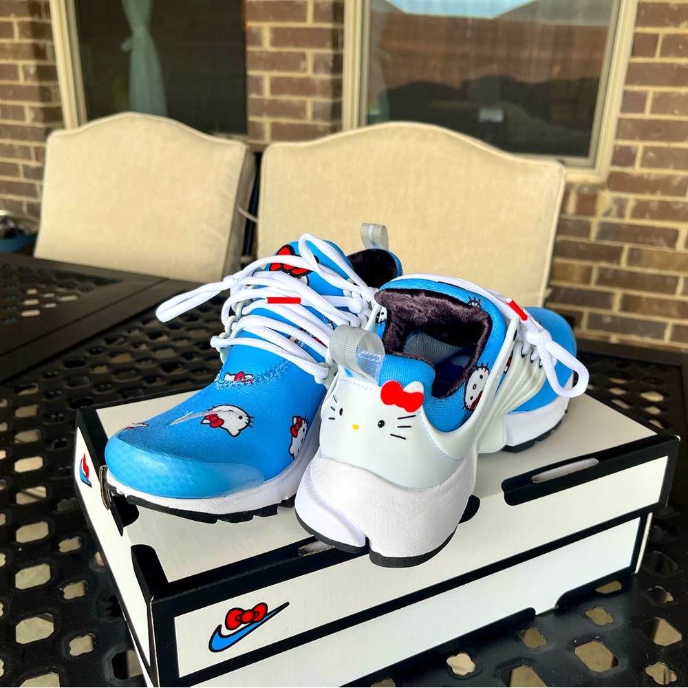 Men’s size 6 Nike Sanrio Hello Kitty Presto Shoes